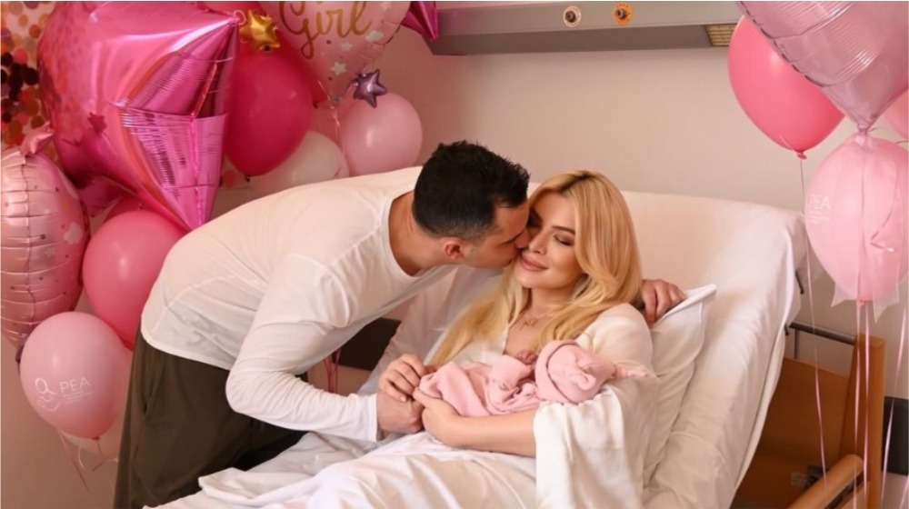 H ελληνική showbiz στέλνει ευχές στην Κατερίνα Καινούργιου για τη γέννηση της κόρης της [εικόνες]